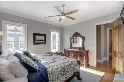 Image de House 3 bd 2. 5 ba sleeps 12, 2 car gated driveway, yard, & deck by Forsyth/River