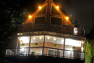 Image de Lakehouse in cove with dock! By The Ark Encounter