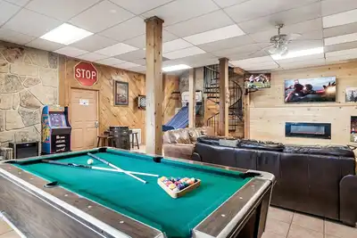 Image de Great Views, Fire Pit, Near Park Entrance, Pool, Game Room, Hot Tub, Grill