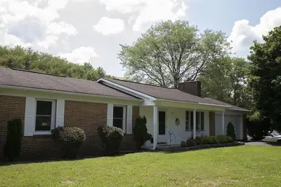 Image de Cozy home for the weary traveler includes garage in the middle of Southwest Va.