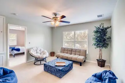 Image de Safe + Cable Tv + Crib + Deep Clean Parking