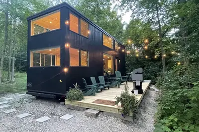 Image de Lake Champlain Tiny House on Wooded Property with Private Beach/Lake Access