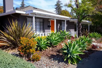 Image de Downtown Napa Mid-century Modern Bungalow