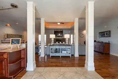 Image de 4br Walk-In Villa ~ All Master Suites! ~ Pool ~ Free Tickets Included! (V120)