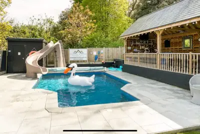 Image de Luxurious oasis relax 32° pool Jacuzzi Games bar