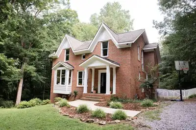 Image de Cozy Athens Home on the Brook
