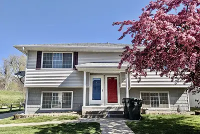 Image de ☯ Remodeled Duplex Minutes to Downtown & Riverside