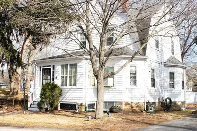 Image de 1918 Family Home near Boston