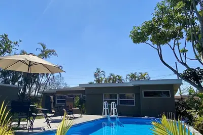 Image de 🏖️Perfect Summer Waterfront Retreat, 🏖️ Minutes to Beaches, 💦Pool under renovation