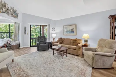 Image de 2br/2ba Walk to pier/village area. 1/2 mile to beach