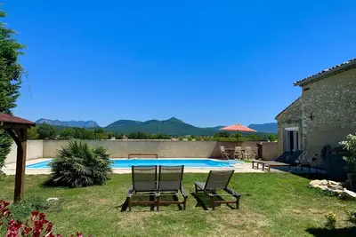 Image de Maison avec piscine en drome Provençale - gîte de Fragene