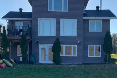 Image de Bright airy cottage on Wilson’s bay\n\nBoat and motor available for extra fee\n