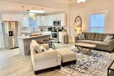 Image de King Suite- Walk to Unc/Franklin St, Near Hospital-3 bedrooms