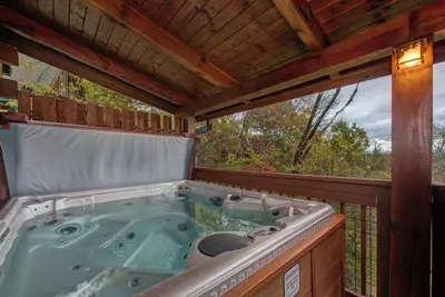 Image de Luxurious Retreat | Hot tub, amazing deck, wifi