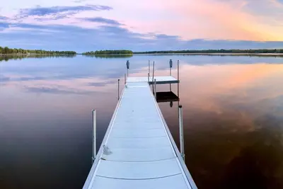 Image de 3 Full Homes & Game Room-Waterfront Private Retreat on 200 ft. of Van Etten Lake