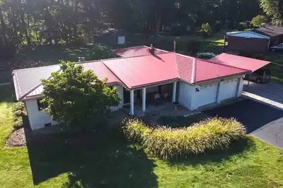 Image de Clean, functional and charming home