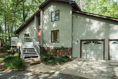 Image de Spacious Home with Hot Tub Near Unc
