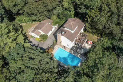 Image de Estate Property, Pool, Beaches, Watch Hill, Electric Boat, Naval Bases