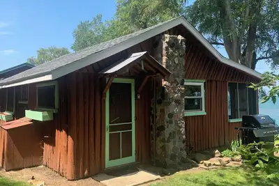 Image de View glorious sunrises and sunsets from this cozy cabin right on Lake Huron! 🌅