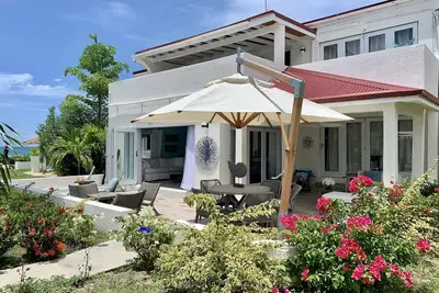 Image de A modern, spacious two storey villa with beautiful in and outdoor living spaces