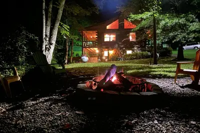 Image de Carolina Creekside Cabin - Fire Pit & Hot Tub on the Creek - Easy Access