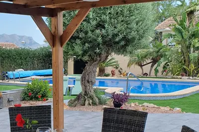 Image de Serene mountain views. Spacious garden with 10x5m pool.