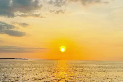 Image de Beautiful lake front 5 bedrooms, 3 full baths fully renovated on Lake Simcoe