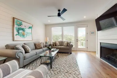 Image de Modern Townhome, Walkable Luxury in the Heart of Clayton with Mountain Views