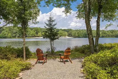 Image de Lake Front Lodge Hot tub fire pit Kayak