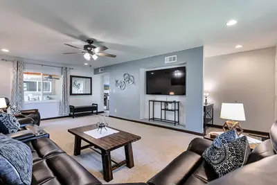 Image de Ground level, Pool/Spa/Covered parking, Minutes to Gcc & Historic Downtown Glendales dining/shopping