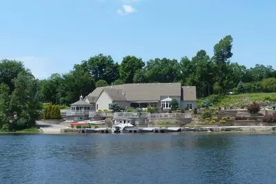 Image de Luxury Riverfront Cottage 30 mins from Kingston On