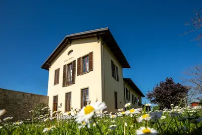 Image de Villa Bottera  whit Jacuzzi in the garden from Langhe/Alba and the Alpi