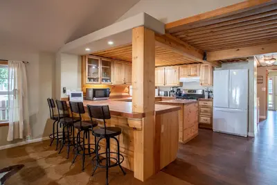 Image de Bungalow near downtown Stevensville offers both rustic charm and small town vibes.