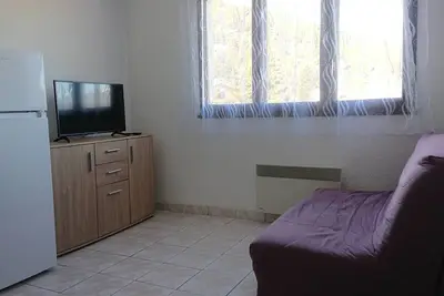 Image de Studio Cabine Aux Angles avec Garage et Equipements Complets