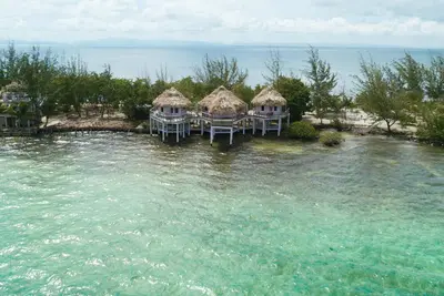 Image de Stunning Ocean Views Bungalow w/ Private Walk-In Shower - A/C Included