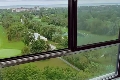 Image de Luxurious, 1200 square foot, two bedroom condo