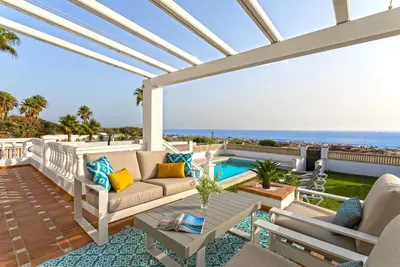 Image de Villa with pool in front of the beach. La Barrosa