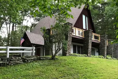 Image de Vues! - Chalet sur mesure spacieux de 3 étages sur 18 acres privés-ski-détente.