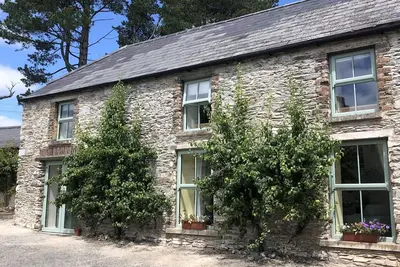 Image de Stables in countryside courtyard