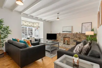 Image de Ivydene Cottage - Stone Throw to Beach, Sea Views