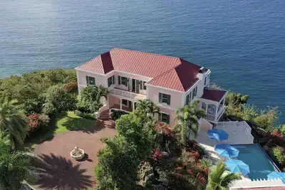 Image de Barefoote Estate at Botany Bay, 10 minute walk to 2 fabulous beaches!