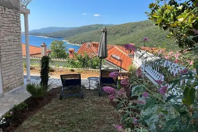 Image de Apartment Zahtila - Pina with sea view, free parking, air conditioning and WiFi.