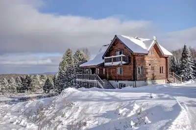Image de Stunning Log Chalet - Private Hot Tub, Pool Table, Fireplace