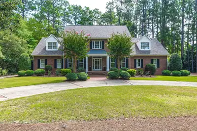Image de Luxurious Pinehurst Home close to everything.