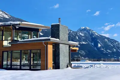 Image de Luxury Retreat in the Pemberton Meadows Valley