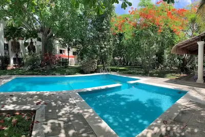 Image de Excellent location! 2-Bedroom penthouse condo