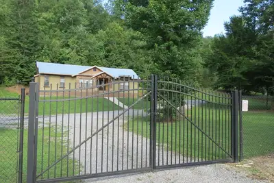 Image de The Lodge: A Family Retreat Near Smith Lake