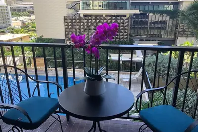 Image de Beautifully Remodeled Modern Condo + Free Parking Waikiki