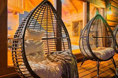 Image de Dreamy Vistas: Views, Games & May Deals!