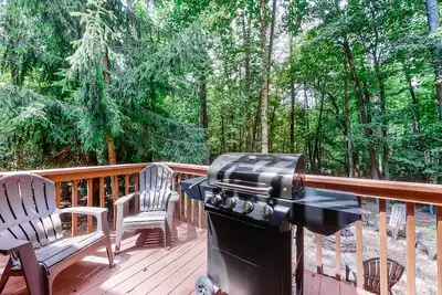 Image de Dog-Friendly Home w/Deck, Private Hot Tub, Free WiFi, Gas Grill, Wood Fireplace